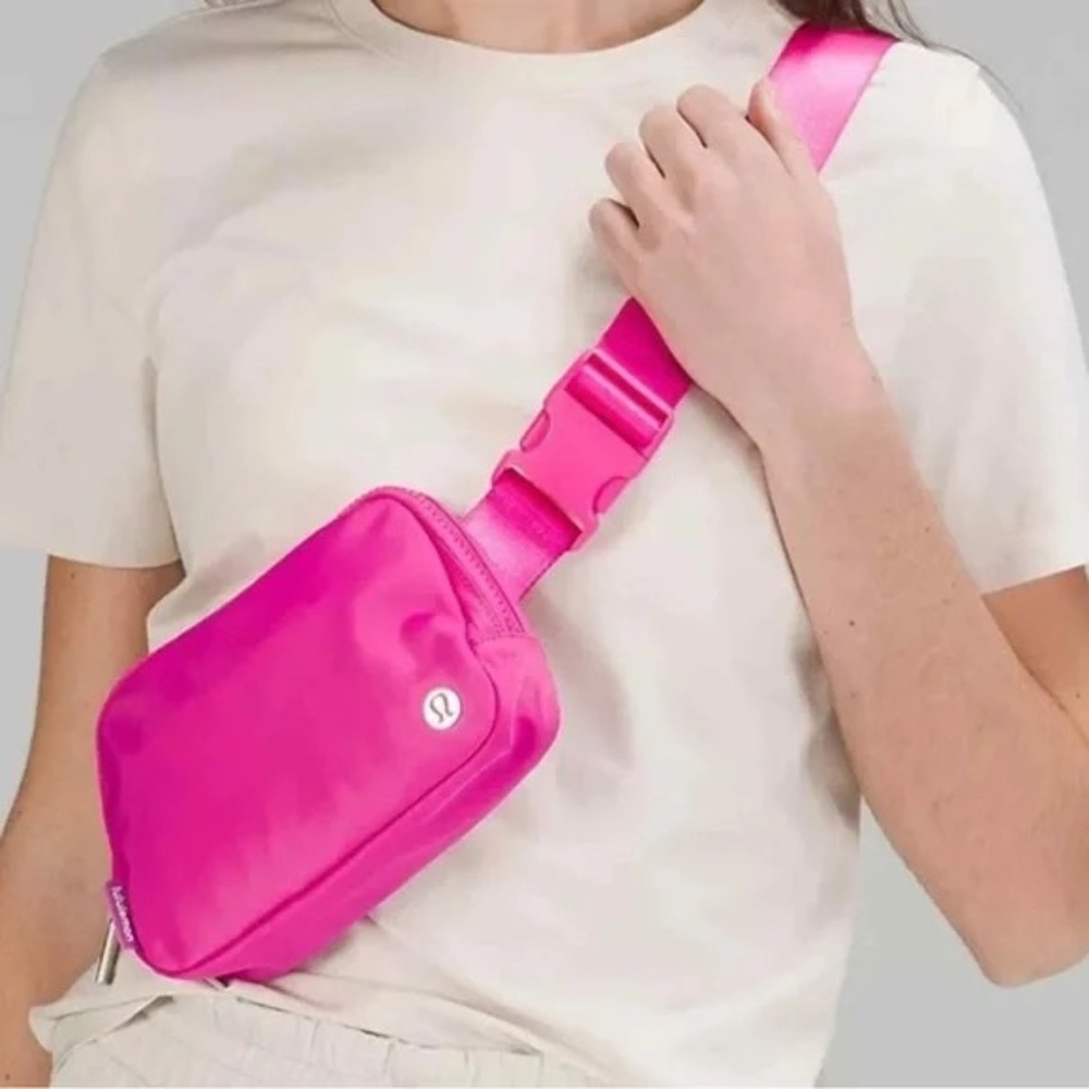1128 NWT lululemon Everywhere Belt Bag - 1L - Pink